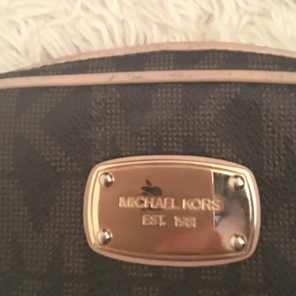 COPY - Michael kors cross body - Picture 2 of 2